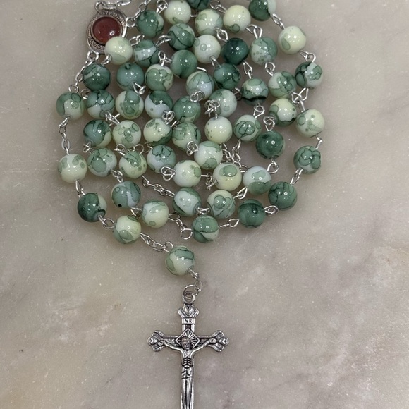 Elegant Green Beaded Rosary Necklace - Picture 3 of 5